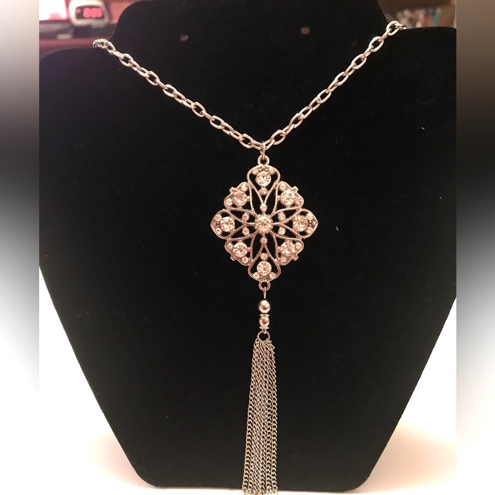 Vintage look silver brooch necklace